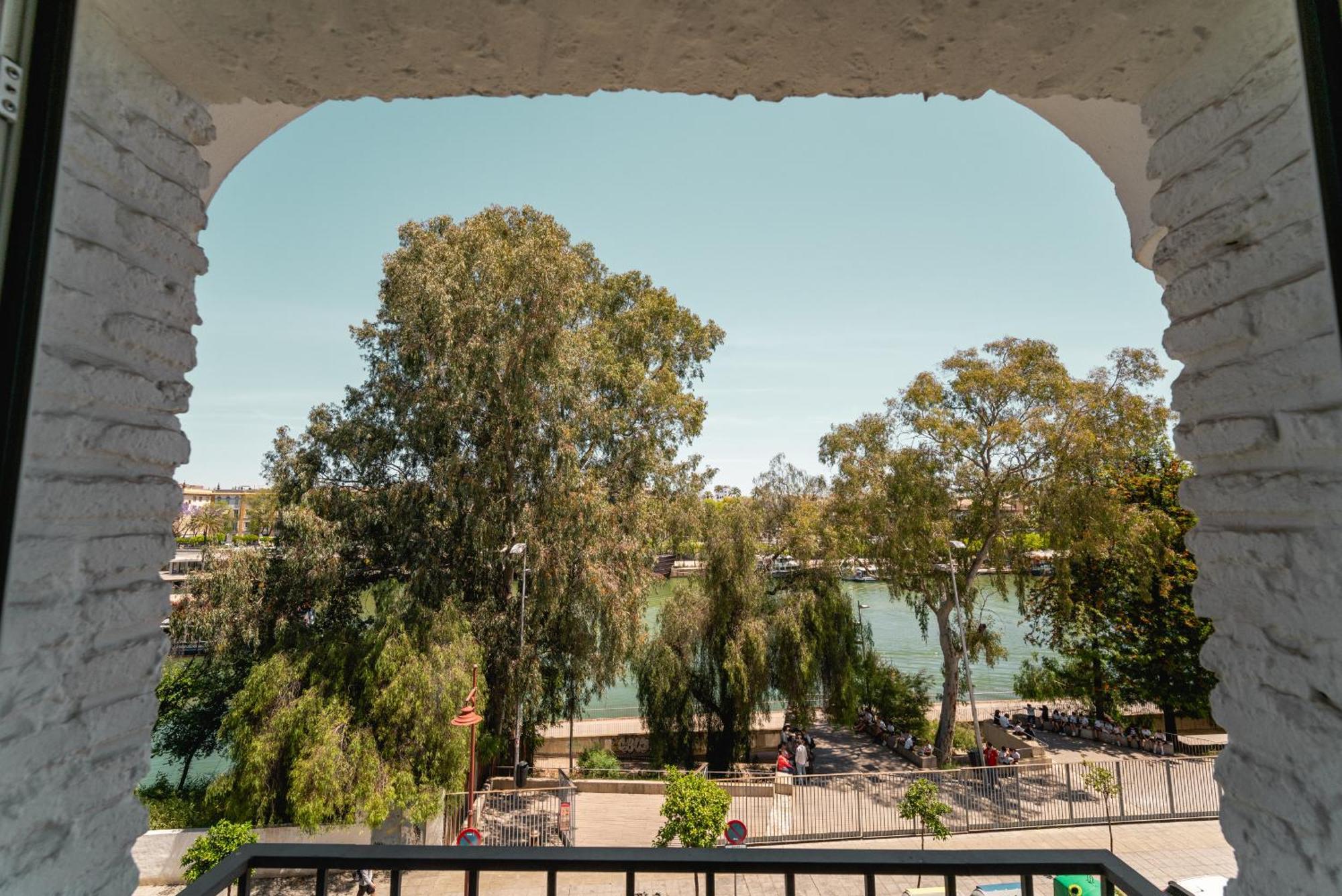 Betis River View Севилья Экстерьер фото